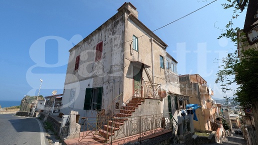 appartamento in vendita a Bacoli in zona Torregaveta