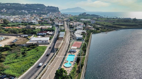 casa indipendente in vendita a Bacoli in zona Fusaro