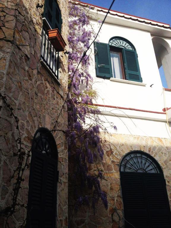 casa indipendente in vendita a Bacoli in zona Torregaveta