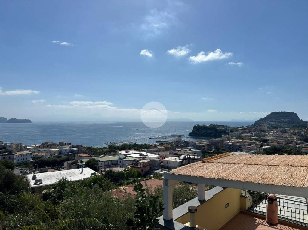 appartamento in vendita a Bacoli in zona Miseno