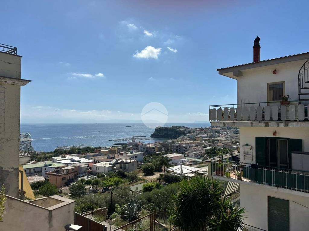 appartamento in vendita a Bacoli in zona Miseno
