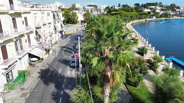 appartamento in vendita a Bacoli in zona Miseno