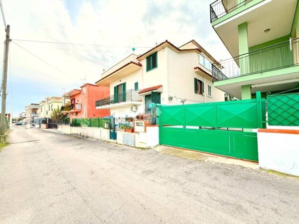 appartamento in vendita a Bacoli in zona Miseno