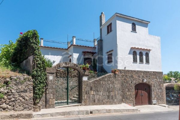 casa indipendente in vendita a Barano d'Ischia