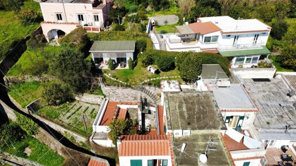 casa indipendente in vendita a Barano d'Ischia