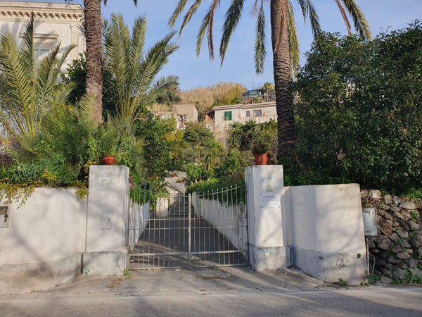 casa indipendente in vendita a Barano d'Ischia