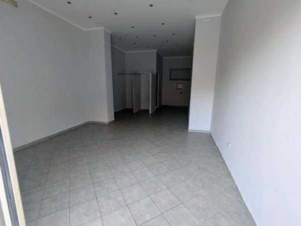 locale commerciale in vendita a Boscoreale