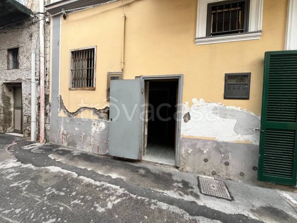 locale di sgombero in vendita a Brusciano