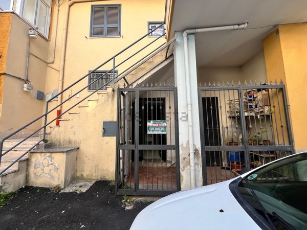 locale commerciale in vendita a Brusciano