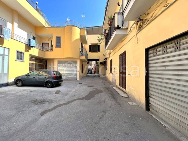 locale commerciale in vendita a Brusciano