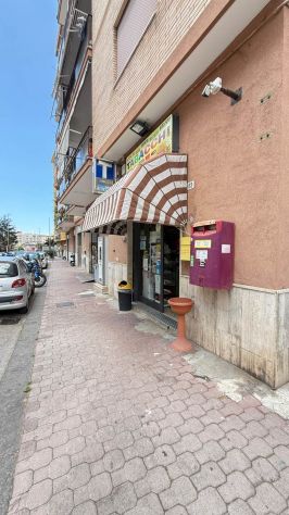 negozio in vendita a Brusciano in zona Pastena