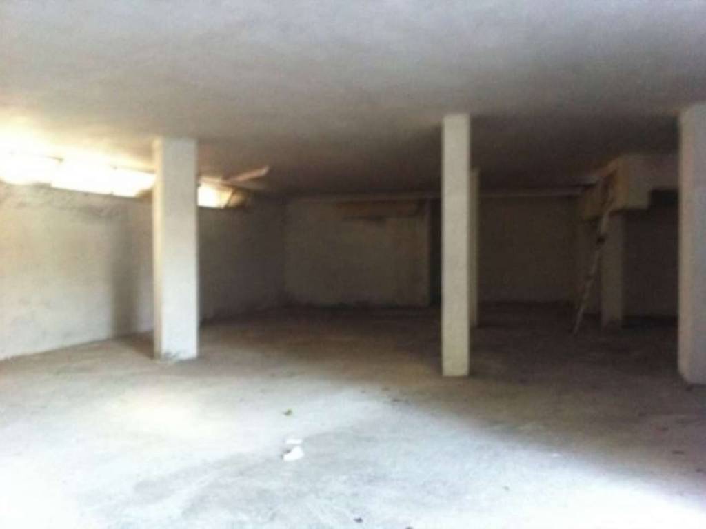 locale commerciale in vendita a Brusciano