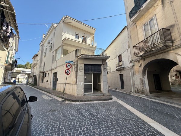 locale commerciale in vendita a Brusciano