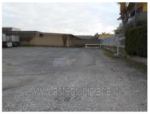 locale commerciale in vendita a Brusciano