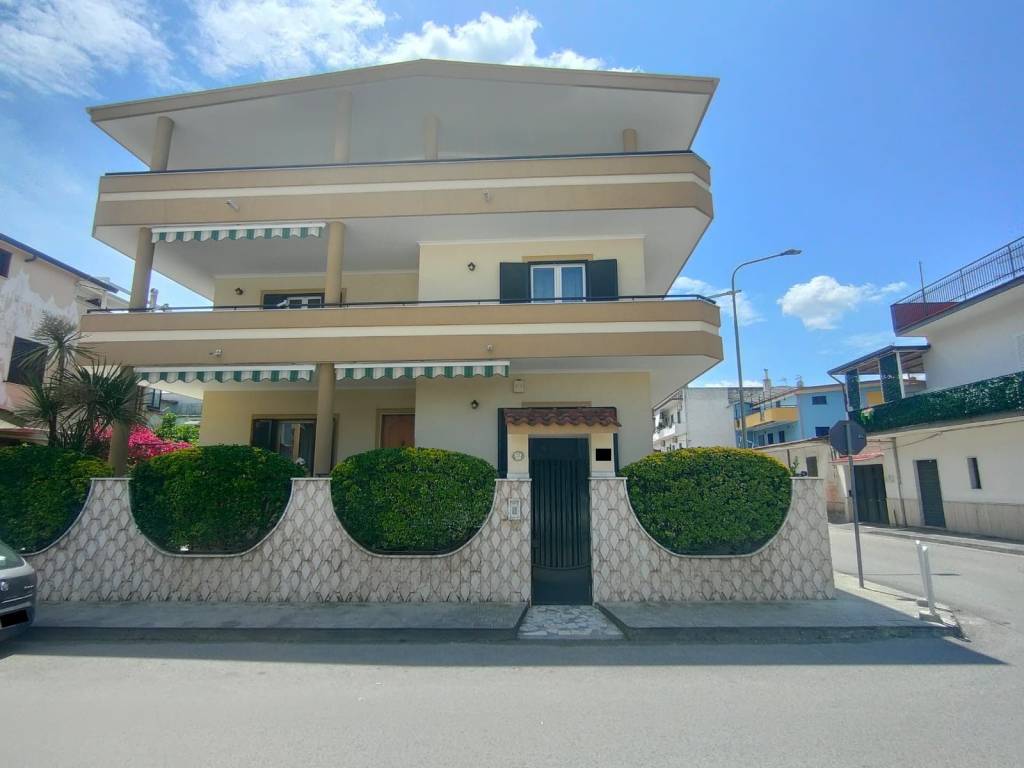 casa indipendente in vendita a Caivano