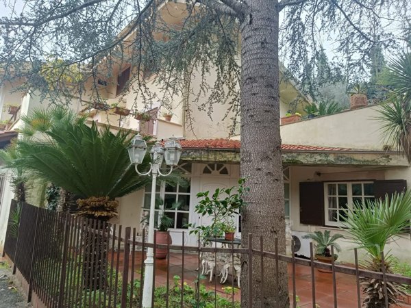 casa indipendente in vendita a Caivano