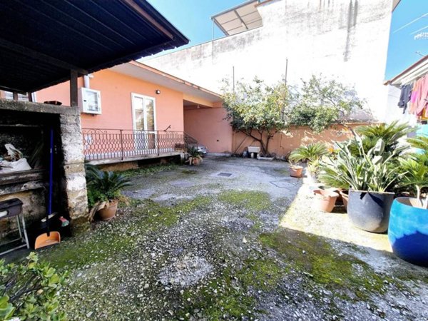 casa indipendente in vendita a Caivano