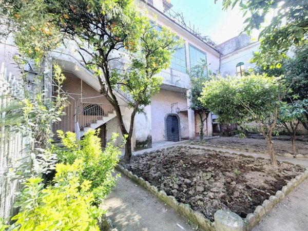 casa indipendente in vendita a Caivano