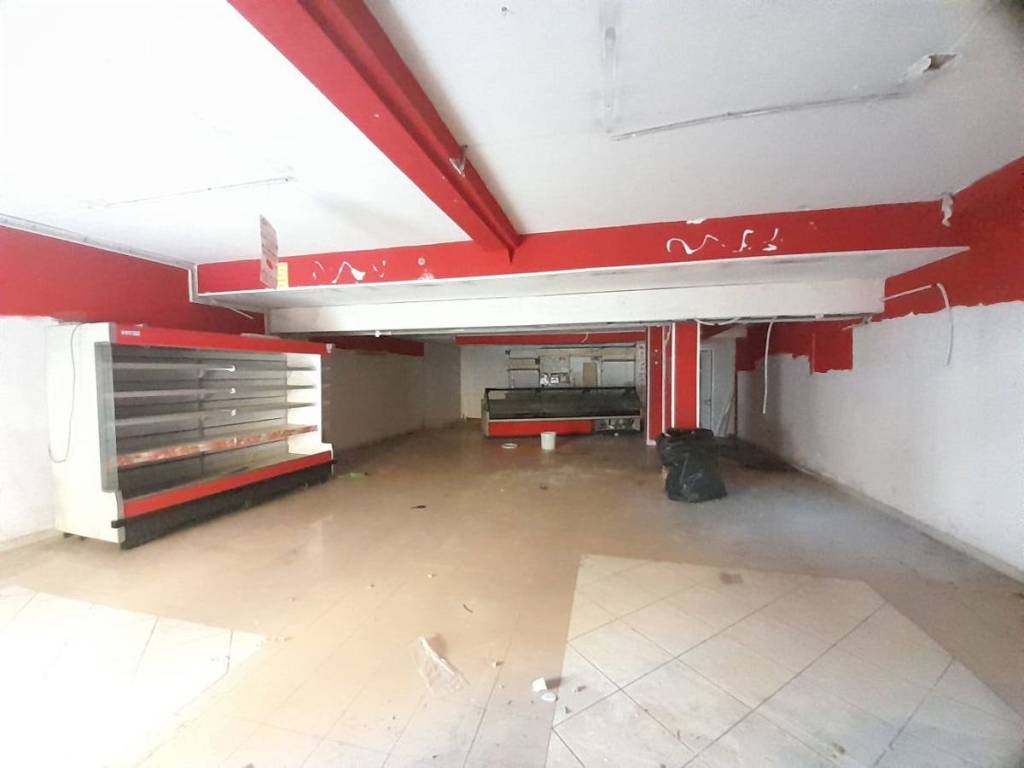 negozio in vendita a Caivano