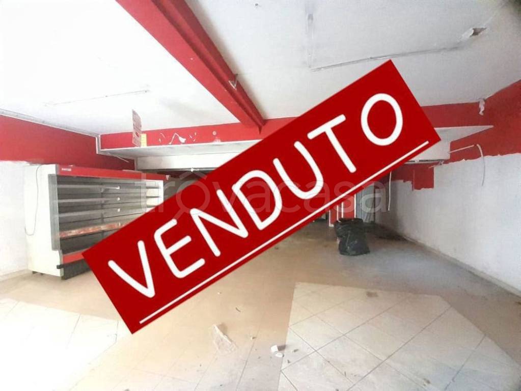 negozio in vendita a Caivano