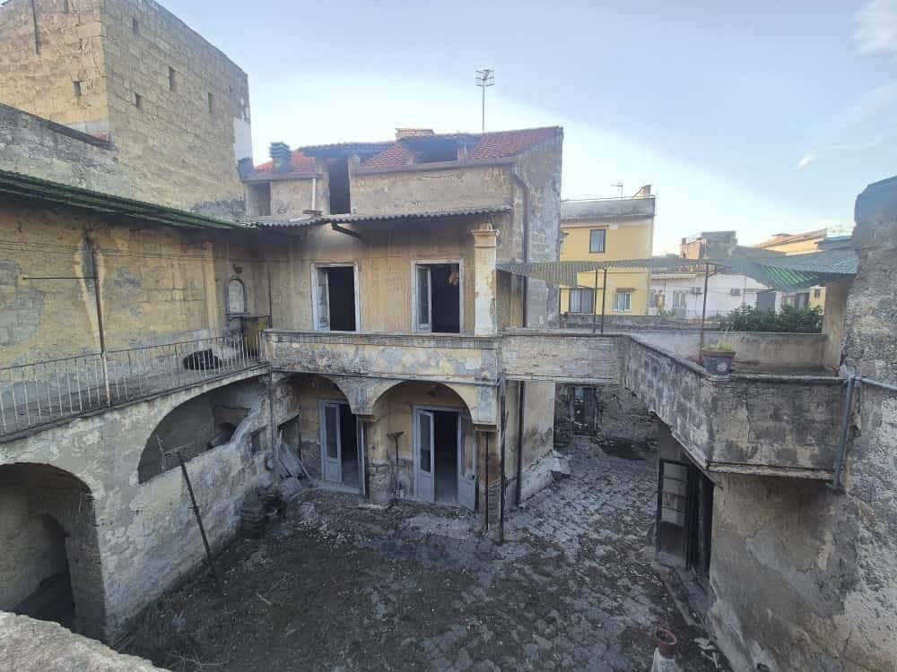 casa indipendente in vendita a Caivano