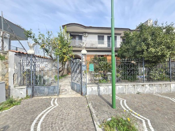 casa indipendente in vendita a Caivano