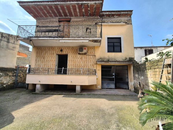 casa indipendente in vendita a Caivano