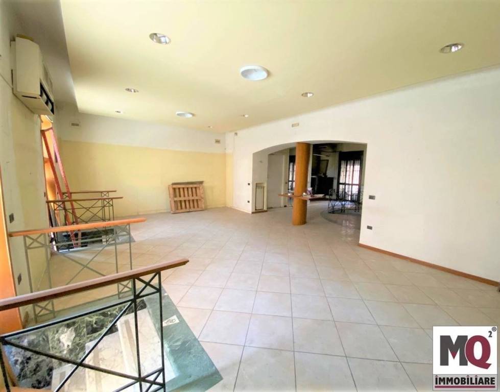 negozio in vendita a Caivano