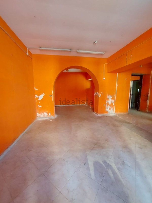 locale commerciale in vendita a Caivano