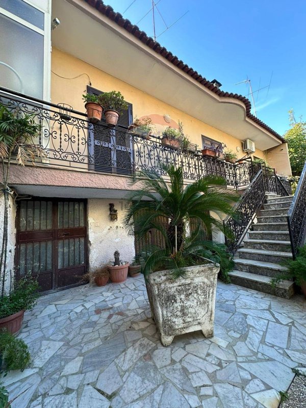 casa indipendente in vendita a Caivano