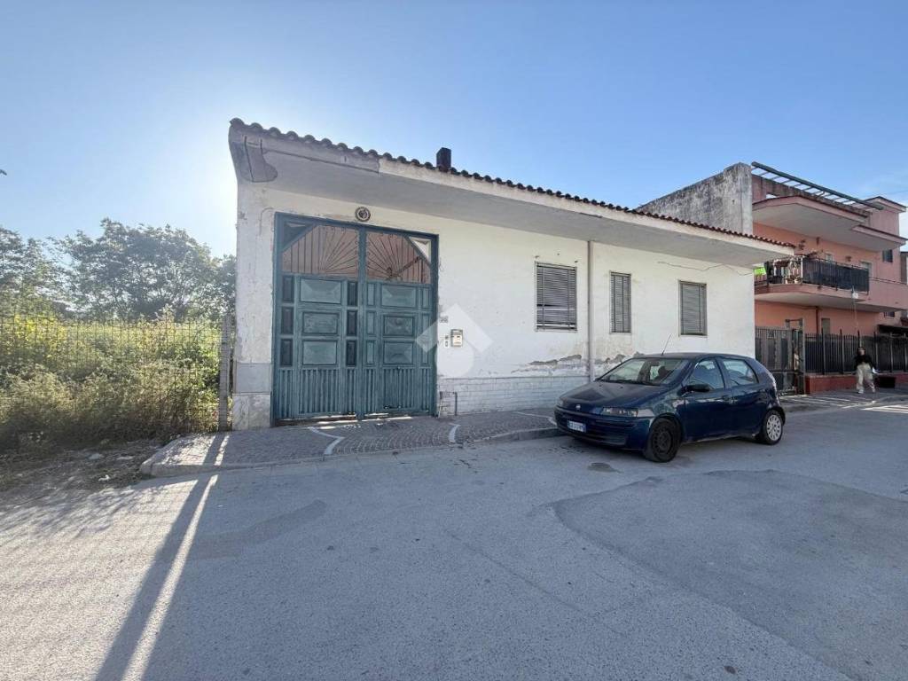 casa indipendente in vendita a Caivano