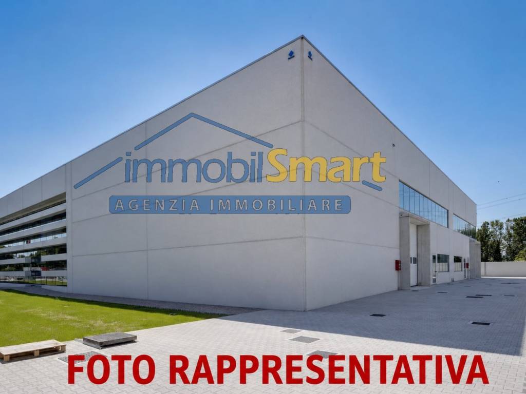 locale commerciale in vendita a Caivano