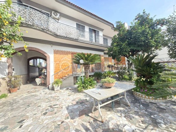 casa indipendente in vendita a Caivano