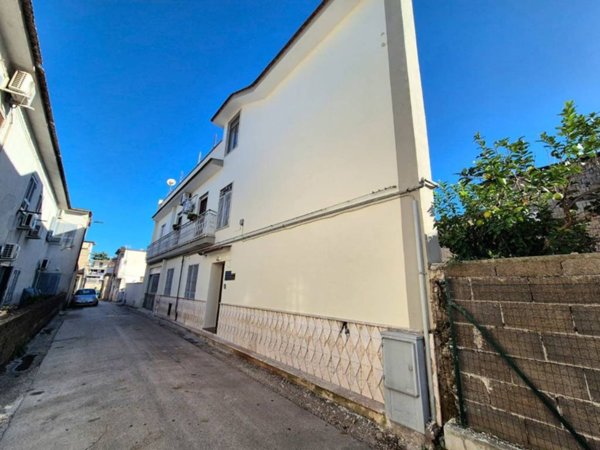 intera palazzina in vendita a Caivano in zona Pascarola