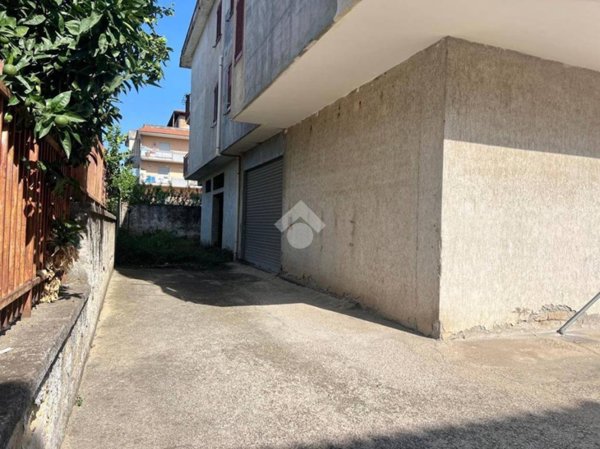 locale commerciale in vendita a Calvizzano