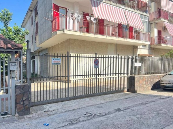 locale commerciale in vendita a Calvizzano