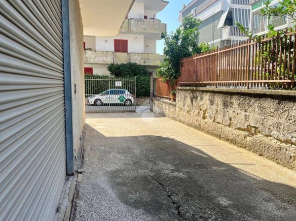 locale commerciale in vendita a Calvizzano