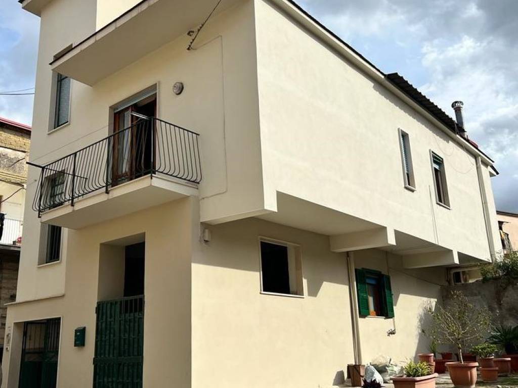 intera palazzina in vendita a Calvizzano