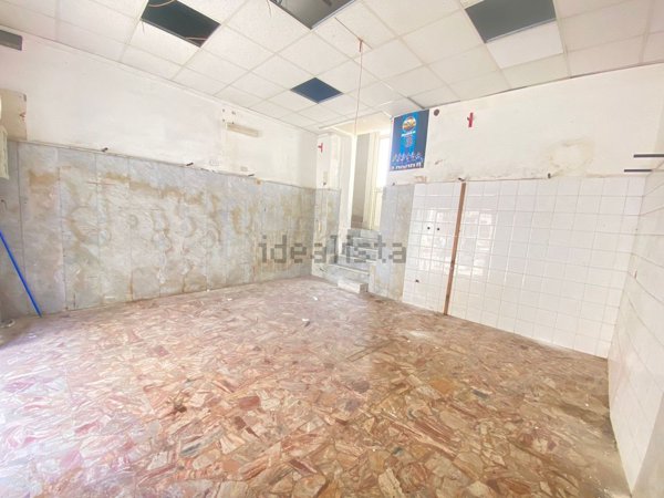 locale commerciale in vendita a Calvizzano