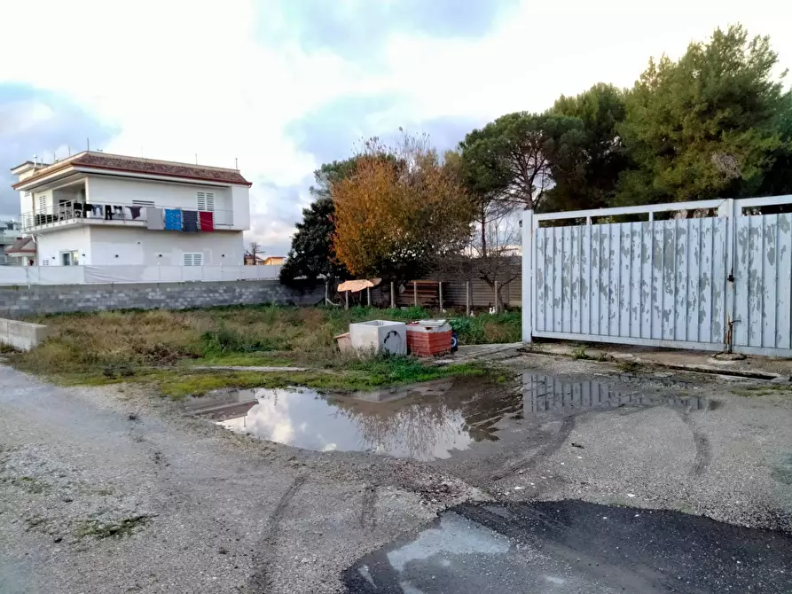 locale commerciale in vendita a Camposano