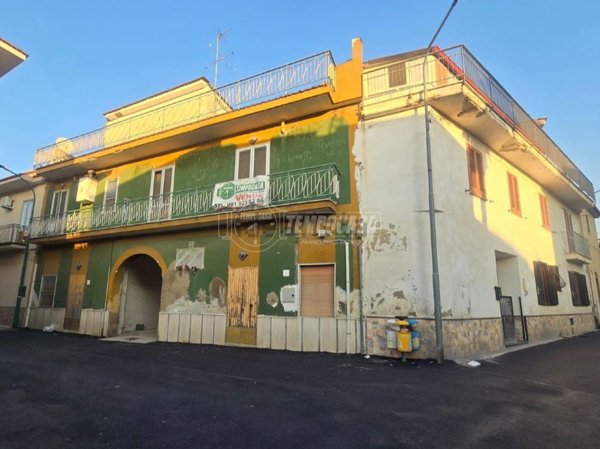 appartamento in vendita a Camposano in zona Faibano