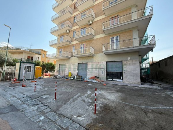 locale commerciale in vendita a Camposano