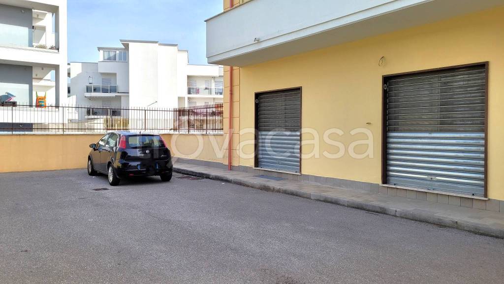 negozio in vendita a Camposano in zona Faibano