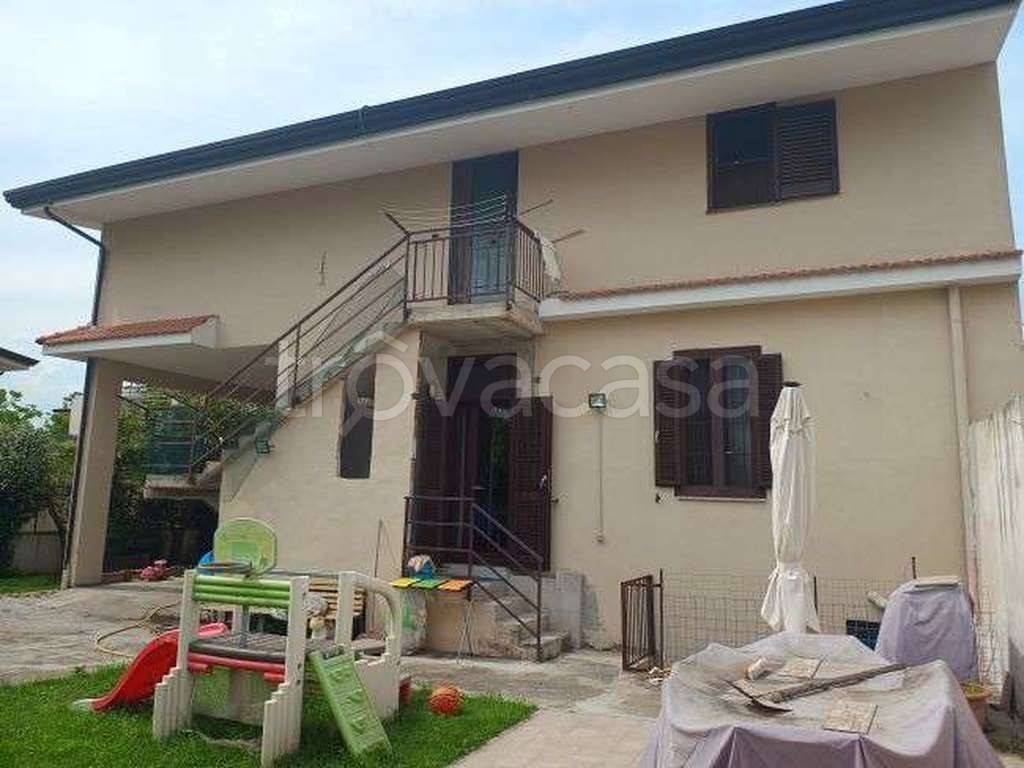 appartamento in vendita a Camposano in zona Faibano