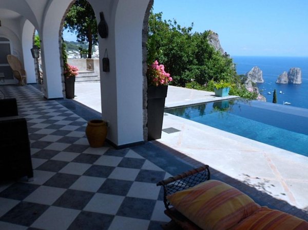pentavano in vendita a Capri