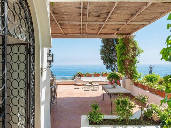 casa indipendente in vendita a Capri in zona Marina Piccola