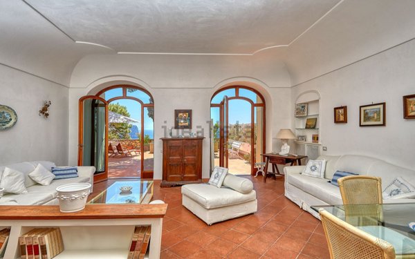appartamento in vendita a Capri in zona Marina Piccola