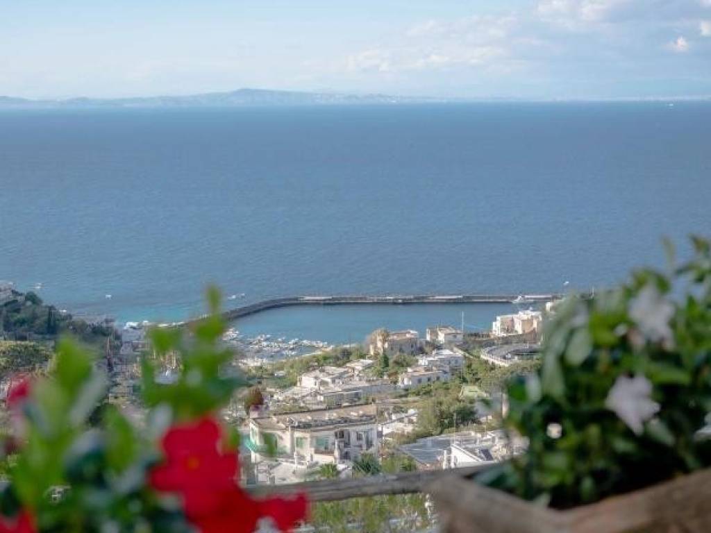 intera palazzina in vendita a Capri
