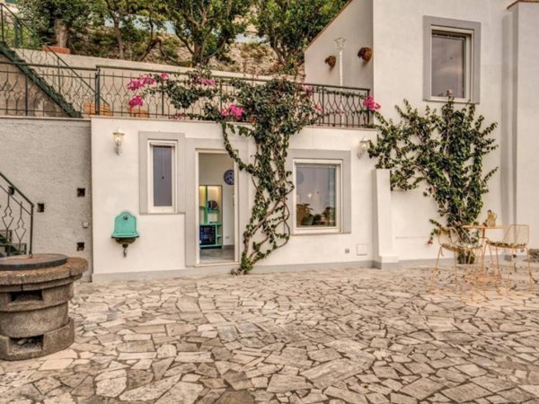 casa indipendente in vendita a Capri in zona Marina Piccola