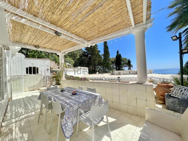 appartamento in vendita a Capri in zona Marina Piccola